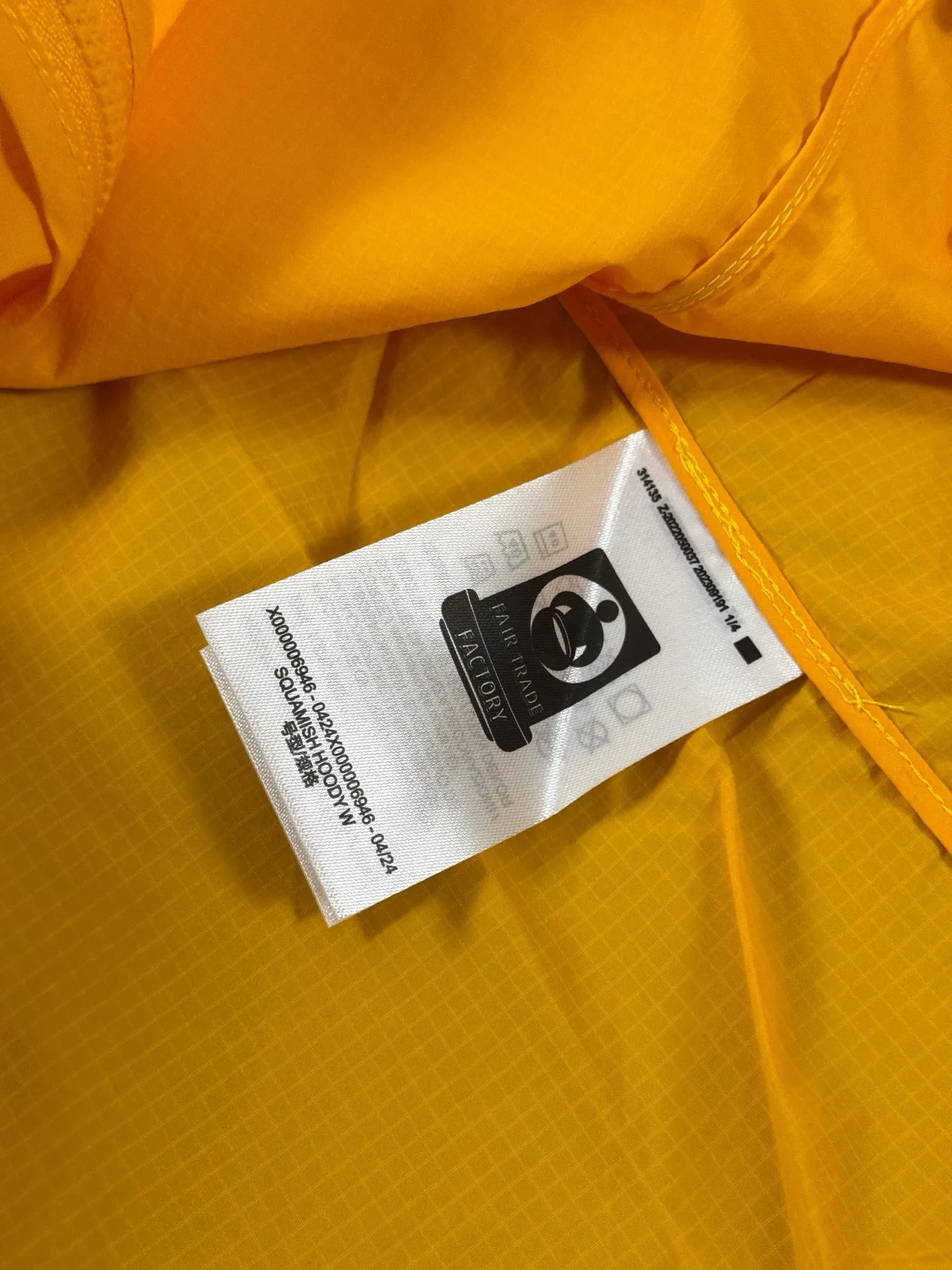 ❤️ ❤️ ARCTERYX SQUAMISH Same Style HOODY Breathable 25 Series Breathable ！ Same Style ！ New Arrival， ！Premium Quality ！ ， ， ， 99% Breathable 、 ， ！ 、 。 Windwall 、 、 、 、 … 、 、 、 … 、 ， 、 … 、 ！ 、 … ！ ： Black Size S 66 112 46.4 60 90-110 M 68 116 47.6 61.5 110-130 L 70 120 48.8 63 130-145 XL 72 124 50 64.5 145-160 XXL 74 128 52.4 67.5 170-190 、 XXXL 78 132 55 70 190